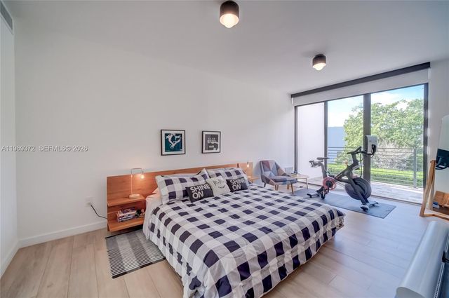 8660 Arboretum Ln, Miami, FL 33138