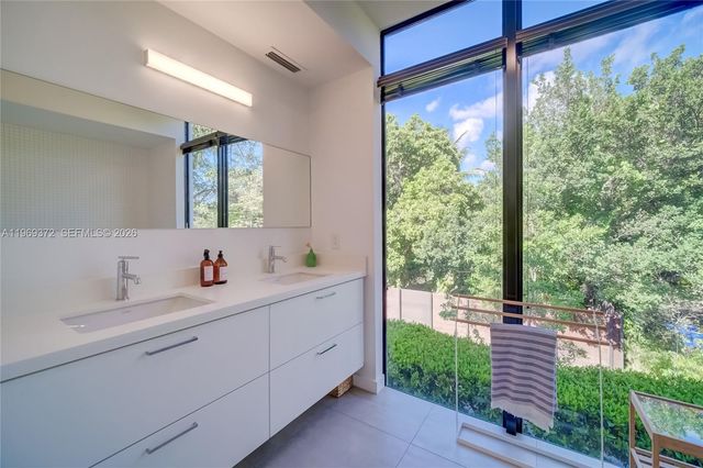 8660 Arboretum Ln, Miami, FL 33138