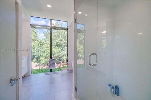 8660 Arboretum Ln, Miami, FL 33138