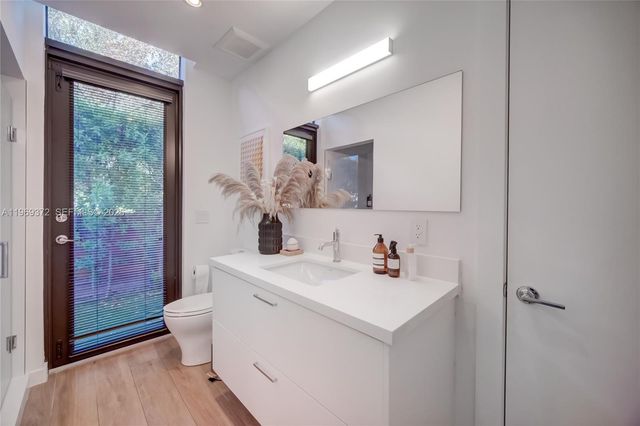 8660 Arboretum Ln, Miami, FL 33138