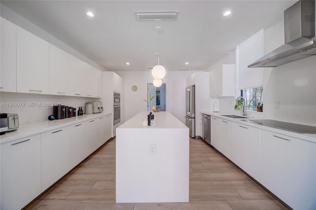 8660 Arboretum Ln, Miami, FL 33138