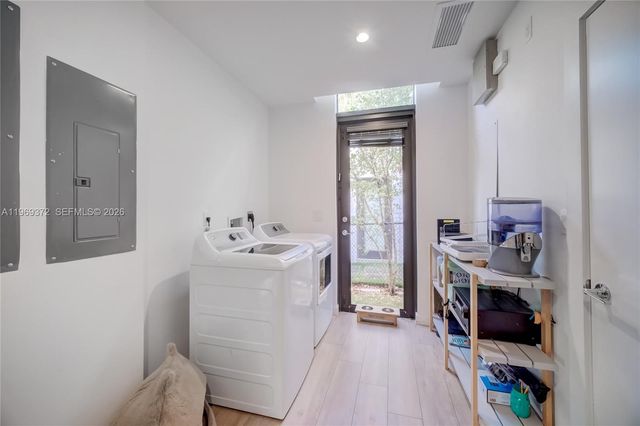 8660 Arboretum Ln, Miami, FL 33138