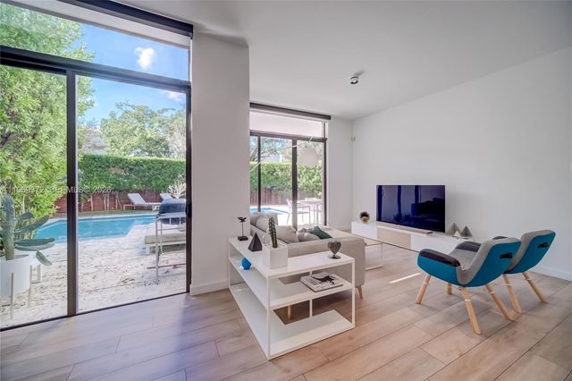 8660 Arboretum Ln, Miami, FL 33138