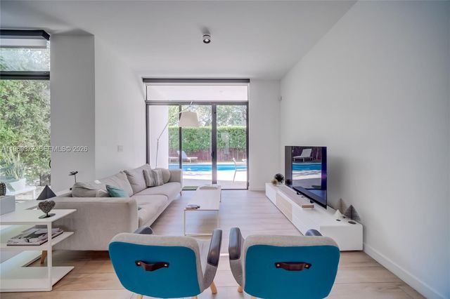 8660 Arboretum Ln, Miami, FL 33138