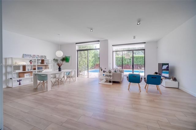 8660 Arboretum Ln, Miami, FL 33138