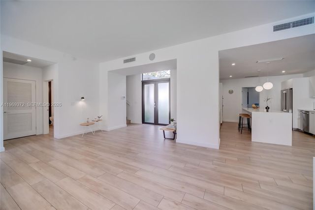 8660 Arboretum Ln, Miami, FL 33138