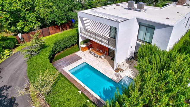 8660 Arboretum Ln, Miami, FL 33138