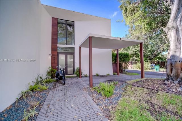 8660 Arboretum Ln, Miami, FL 33138