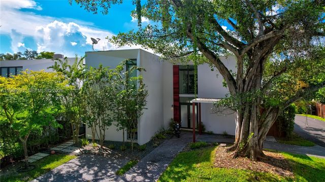 8660 Arboretum Ln, Miami, FL 33138