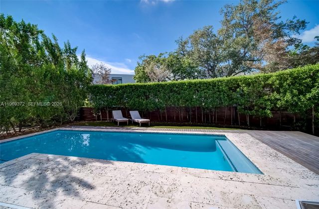 8660 Arboretum Ln, Miami, FL 33138