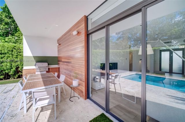 8660 Arboretum Ln, Miami, FL 33138