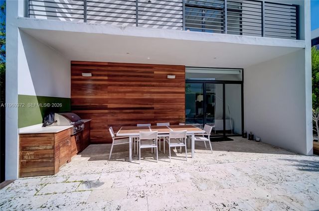 8660 Arboretum Ln, Miami, FL 33138