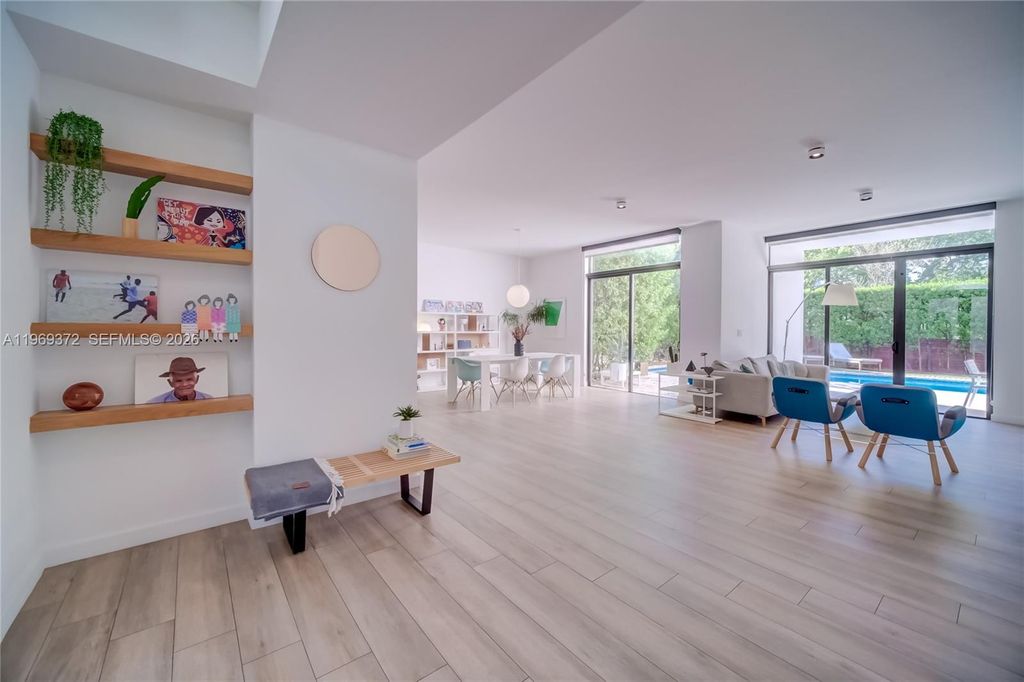 8660 Arboretum Ln, Miami, FL 33138