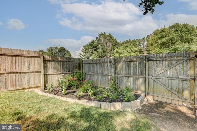 6 THREE RIVERS DR, Newark, DE 19702
