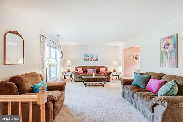 6 THREE RIVERS DR, Newark, DE 19702