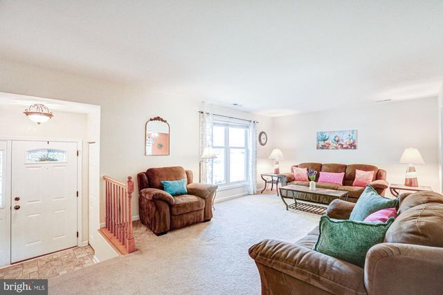 6 THREE RIVERS DR, Newark, DE 19702
