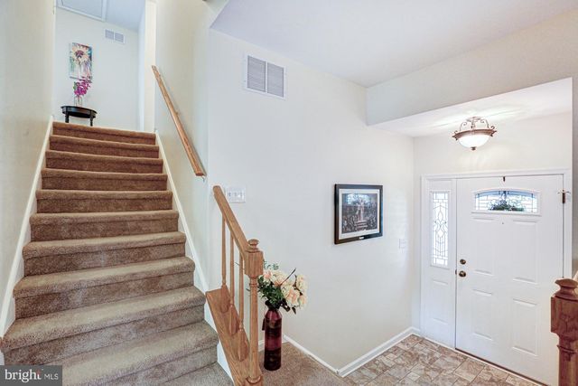 6 THREE RIVERS DR, Newark, DE 19702