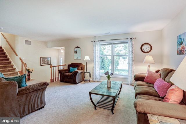 6 THREE RIVERS DR, Newark, DE 19702