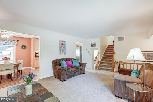 6 THREE RIVERS DR, Newark, DE 19702