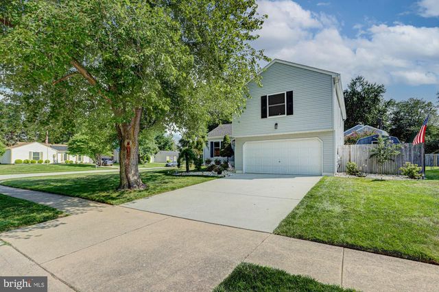 6 THREE RIVERS DR, Newark, DE 19702