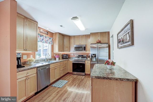 6 THREE RIVERS DR, Newark, DE 19702