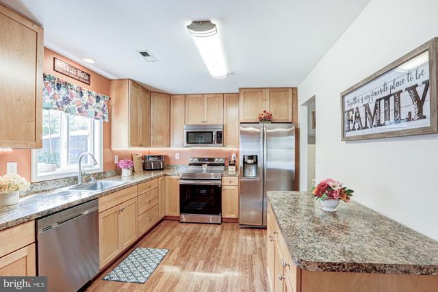 6 THREE RIVERS DR, Newark, DE 19702