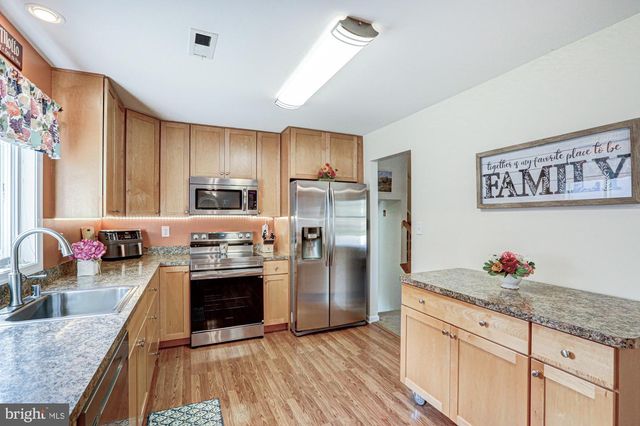 6 THREE RIVERS DR, Newark, DE 19702