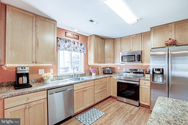 6 THREE RIVERS DR, Newark, DE 19702