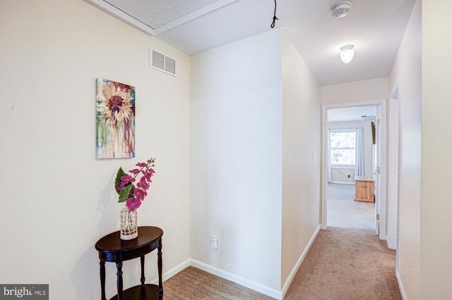 6 THREE RIVERS DR, Newark, DE 19702
