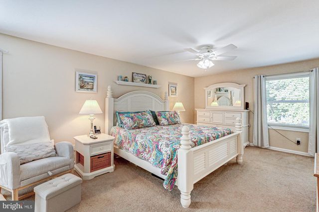 6 THREE RIVERS DR, Newark, DE 19702