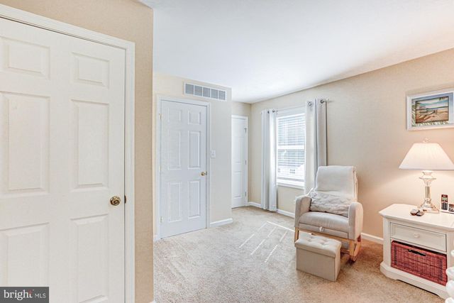 6 THREE RIVERS DR, Newark, DE 19702