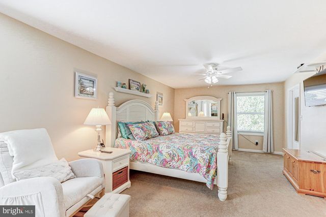 6 THREE RIVERS DR, Newark, DE 19702