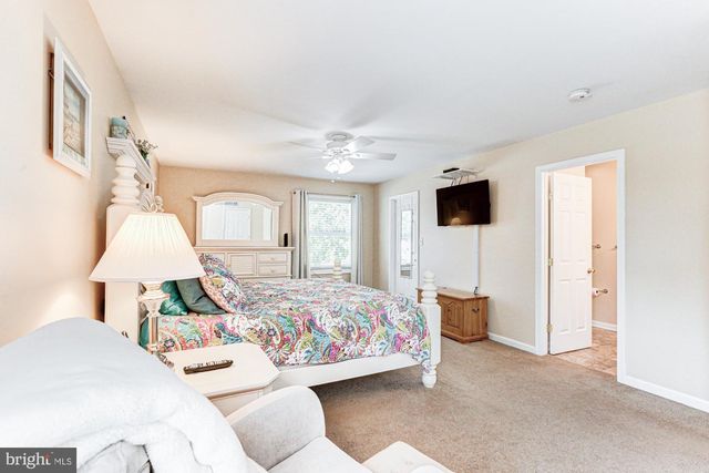 6 THREE RIVERS DR, Newark, DE 19702