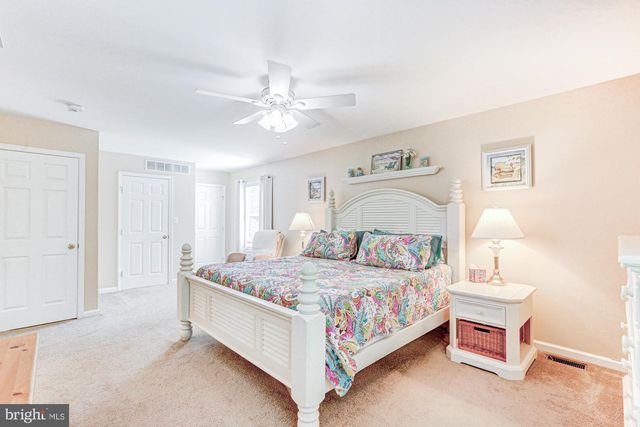 6 THREE RIVERS DR, Newark, DE 19702