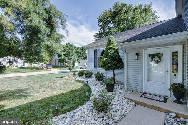 6 THREE RIVERS DR, Newark, DE 19702