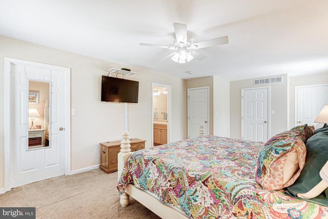 6 THREE RIVERS DR, Newark, DE 19702