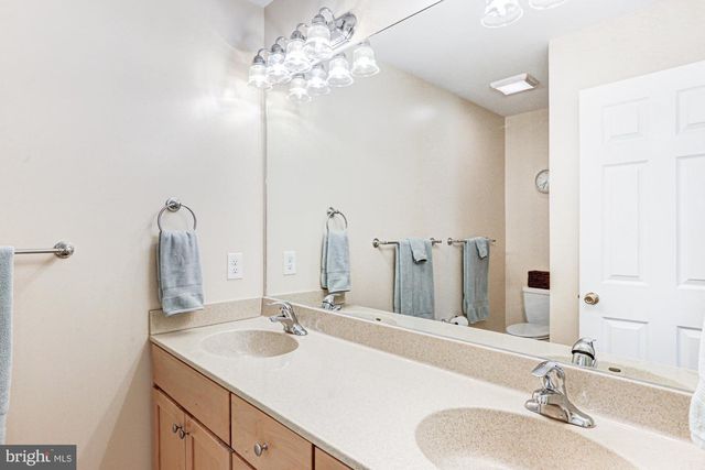 6 THREE RIVERS DR, Newark, DE 19702