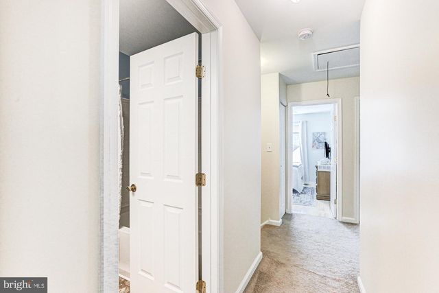 6 THREE RIVERS DR, Newark, DE 19702