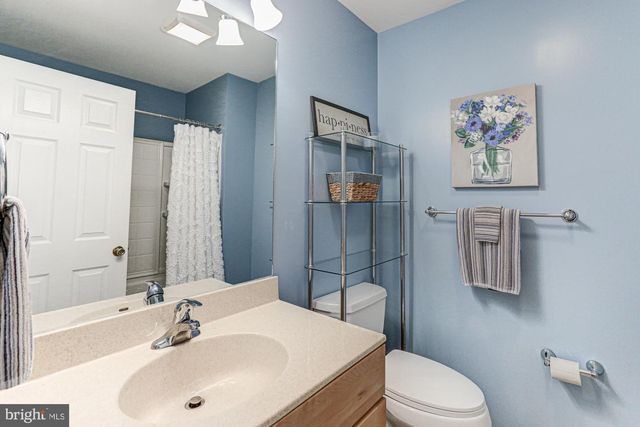 6 THREE RIVERS DR, Newark, DE 19702