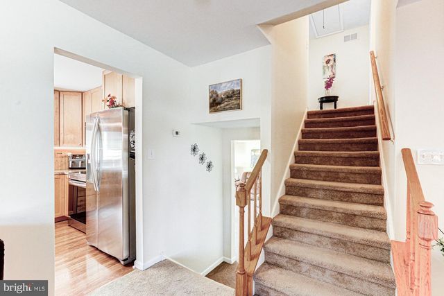 6 THREE RIVERS DR, Newark, DE 19702