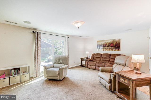 6 THREE RIVERS DR, Newark, DE 19702