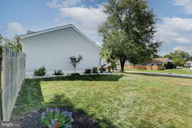6 THREE RIVERS DR, Newark, DE 19702