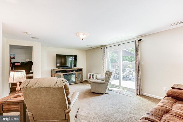 6 THREE RIVERS DR, Newark, DE 19702