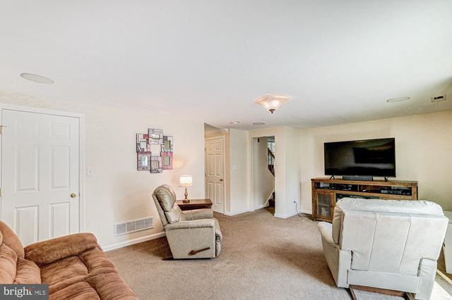 6 THREE RIVERS DR, Newark, DE 19702