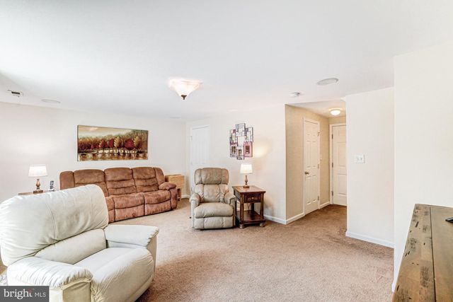 6 THREE RIVERS DR, Newark, DE 19702