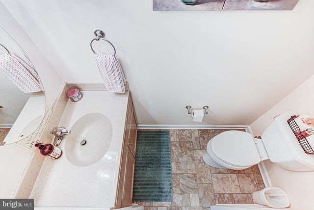 6 THREE RIVERS DR, Newark, DE 19702