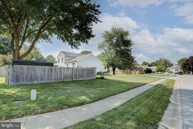 6 THREE RIVERS DR, Newark, DE 19702