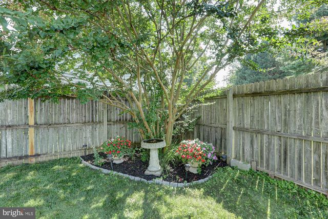 6 THREE RIVERS DR, Newark, DE 19702