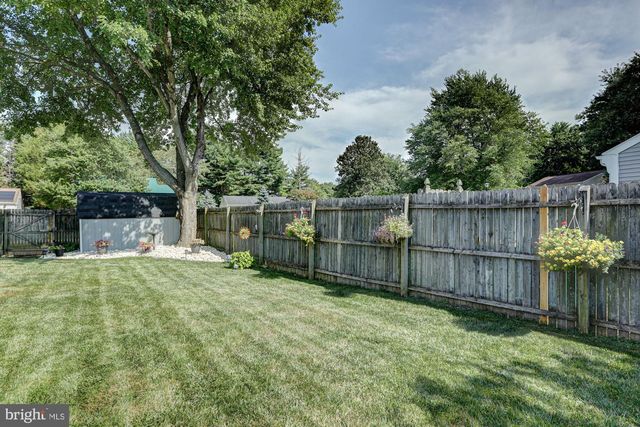 6 THREE RIVERS DR, Newark, DE 19702