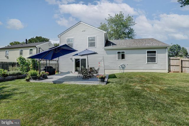 6 THREE RIVERS DR, Newark, DE 19702